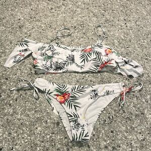 SHEIN Tropical Print Bikini - White and Green large medium flattering fit NEW